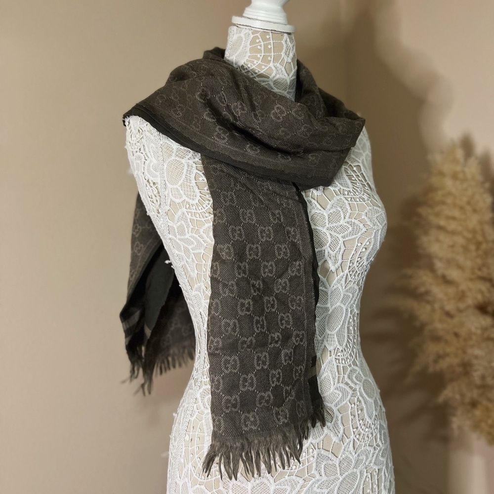 Authentic Gucci wool  Scarf - Picture 2 of 13
